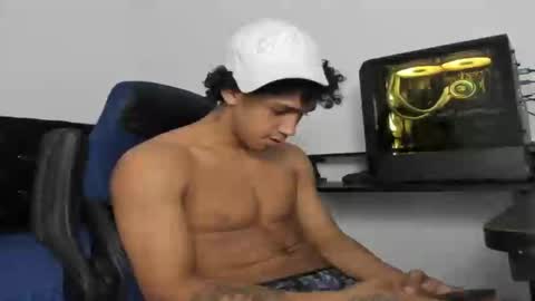 Snapshot of zanxley_ chatting on January 9, 9:47 pm zanxley_ online show from January 9, 9:47 pm