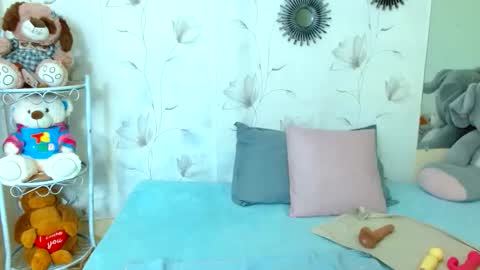 Snapshot of zara_cute18 chatting on November 10, 12:15 pm Zara online show from November 10, 12:15 pm