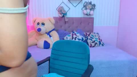 Snapshot of zara_cute18 chatting on December 1, 12:21 pm Zara online show from December 1, 12:21 pm