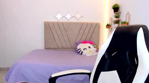 Snapshot of zara_cute18 chatting on June 27, 12:10 pm Zara online show from June 27, 12:10 pm