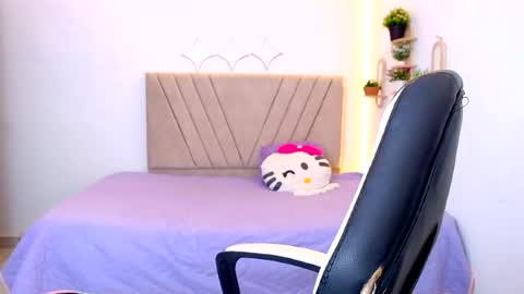 Snapshot of zara_cute18 chatting on June 30, 12:06 pm Zara online show from June 30, 12:06 pm