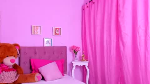 Snapshot of zara_cute18 chatting on July 28, 3:21 pm Zara online show from July 28, 3:21 pm