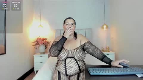 Snapshot of zara_milf_ chatting on March 30, 12:17 pm zara online show from March 30, 12:17 pm
