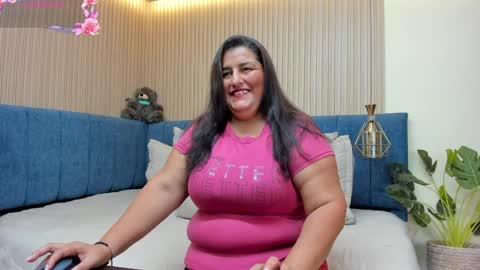 Snapshot of zara_milf_ chatting on April 16, 12:06 pm zara online show from April 16, 12:06 pm