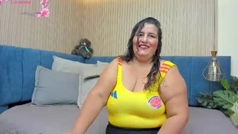 Snapshot of zara_milf_ chatting on July 7, 12:20 pm zara online show from July 7, 12:20 pm