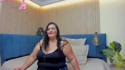 Snapshot of zara_milf_ chatting on July 15, 12:32 pm zara online show from July 15, 12:32 pm