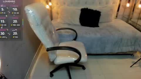 zara_moon1 online show from July 22, 3:09 am