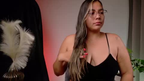 Snapshot of zara_nova chatting on April 15, 11:49 pm Zara Nova online show from April 15, 11:49 pm