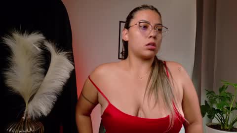 Snapshot of zara_nova chatting on April 23, 5:37 pm Zara Nova online show from April 23, 5:37 pm