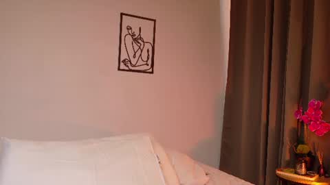Snapshot of zara_nova chatting on June 13, 9:24 pm Zara Nova online show from June 13, 9:24 pm