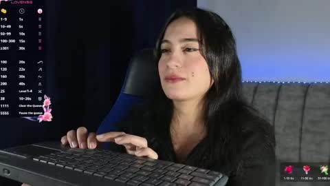 zaradames_ online show from May 26, 2:29 am