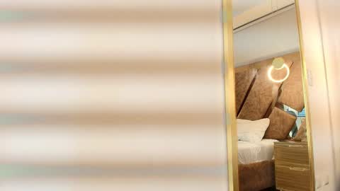 Zarah Andrews online show from December 5, 12:03 pm