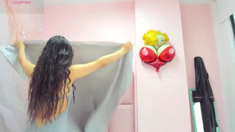 Zarah  online show from December 22, 9:45 pm