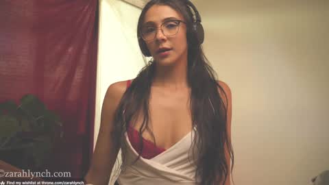 Snapshot of zarahlynch chatting on December 18, 6:25 pm Miss Lynch Next show 2911 online show from December 18, 6:25 pm