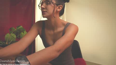 Snapshot of zarahlynch chatting on December 21, 9:04 pm Miss Lynch Next show 2911 online show from December 21, 9:04 pm