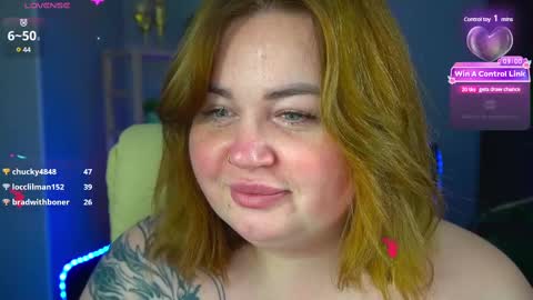 Snapshot of zarareign_ chatting on December 6, 5:00 pm Lola online show from December 6, 5:00 pm