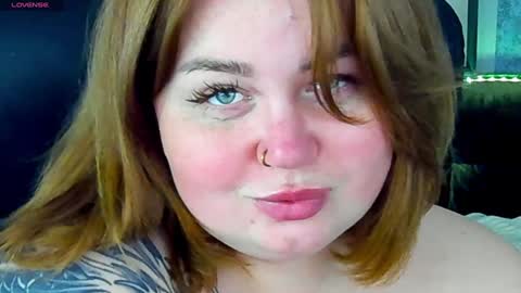 Snapshot of zarareign_ chatting on December 27, 1:43 am Lola online show from December 27, 1:43 am