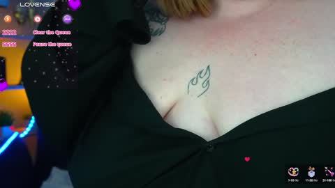 Snapshot of zarareign_ chatting on January 17, 4:06 am Lola online show from January 17, 4:06 am