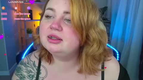 Snapshot of zarareign_ chatting on February 12, 12:37 am Lola online show from February 12, 12:37 am