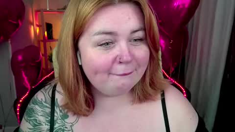 Snapshot of zarareign_ chatting on February 15, 1:10 am Lola online show from February 15, 1:10 am