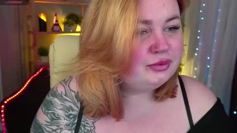 Snapshot of zarareign_ chatting on March 4, 9:11 pm Lola online show from March 4, 9:11 pm