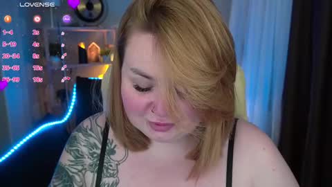 Snapshot of zarareign_ chatting on March 5, 9:26 pm Lola online show from March 5, 9:26 pm