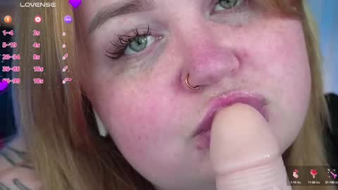 Snapshot of zarareign_ chatting on March 6, 4:41 am Lola online show from March 6, 4:41 am