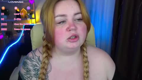 Snapshot of zarareign_ chatting on March 8, 9:29 pm Lola online show from March 8, 9:29 pm