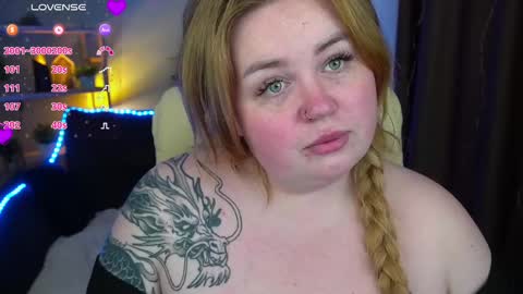 Snapshot of zarareign_ chatting on March 9, 3:32 am Lola online show from March 9, 3:32 am