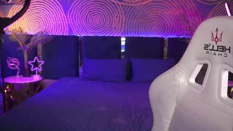 Snapshot of zarareign_ chatting on September 28, 7:08 pm Lola online show from September 28, 7:08 pm