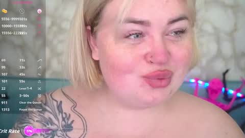 Snapshot of zarareign_ chatting on October 28, 7:01 am Lola online show from October 28, 7:01 am