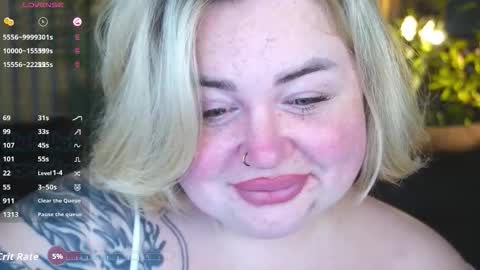 Snapshot of zarareign_ chatting on October 30, 2:18 pm Lola online show from October 30, 2:18 pm