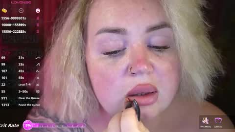 Snapshot of zarareign_ chatting on November 12, 7:31 am Lola online show from November 12, 7:31 am