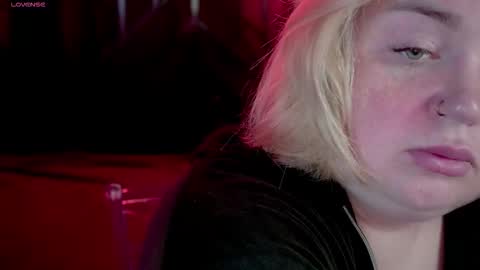 Snapshot of zarareign_ chatting on November 16, 1:39 pm Lola online show from November 16, 1:39 pm