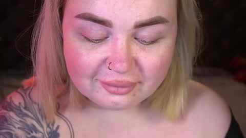 Snapshot of zarareign_ chatting on April 19, 7:49 pm Lola online show from April 19, 7:49 pm