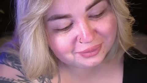 Snapshot of zarareign_ chatting on April 21, 2:51 am Lola online show from April 21, 2:51 am
