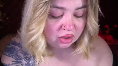 Snapshot of zarareign_ chatting on April 30, 8:57 pm Lola online show from April 30, 8:57 pm
