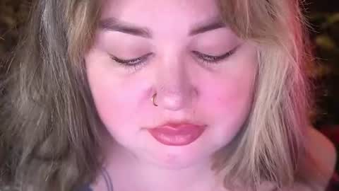 Snapshot of zarareign_ chatting on June 23, 7:34 pm Lola online show from June 23, 7:34 pm