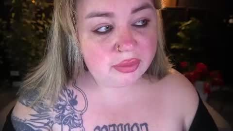 Snapshot of zarareign_ chatting on July 9, 7:29 pm Lola online show from July 9, 7:29 pm