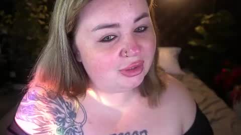Snapshot of zarareign_ chatting on August 5, 8:11 pm Lola online show from August 5, 8:11 pm