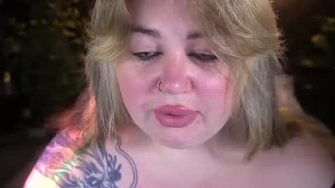 Snapshot of zarareign_ chatting on August 6, 8:22 pm Lola online show from August 6, 8:22 pm