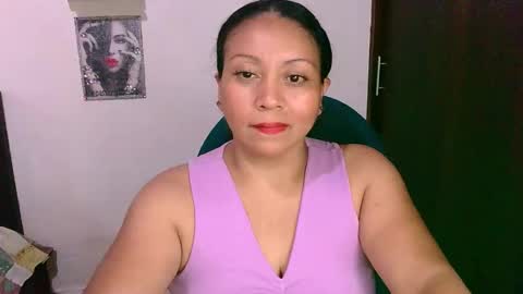 Snapshot of zaray_45bella chatting on February 24, 10:41 pm zaray online show from February 24, 10:41 pm