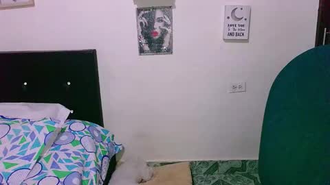 Snapshot of zaray_45bella chatting on February 28, 12:44 am zaray online show from February 28, 12:44 am