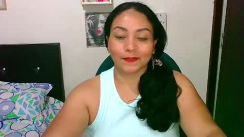 Snapshot of zaray_45bella chatting on April 16, 9:37 pm zaray online show from April 16, 9:37 pm