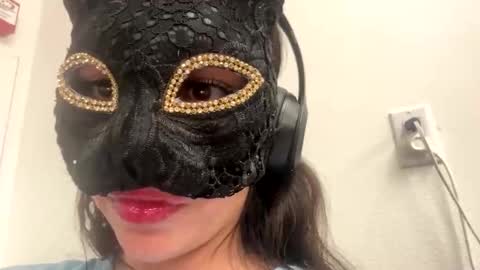 Snapshot of zarayaa_v chatting on February 22, 2:56 am zarayaa_v online show from February 22, 2:56 am