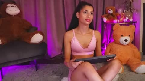 zariaavera online show from May 16, 1:13 am