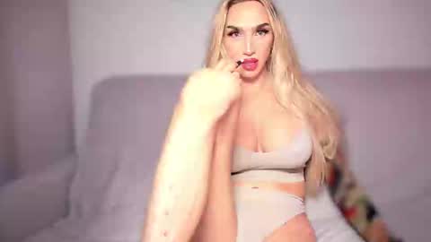 ZARINA online show from February 14, 9:21 pm