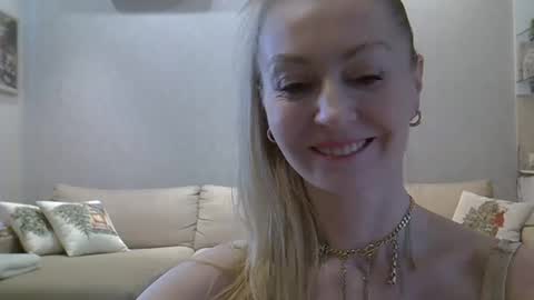 Snapshot of zarinaswift chatting on March 31, 9:32 am Zarina Swift online show from March 31, 9:32 am