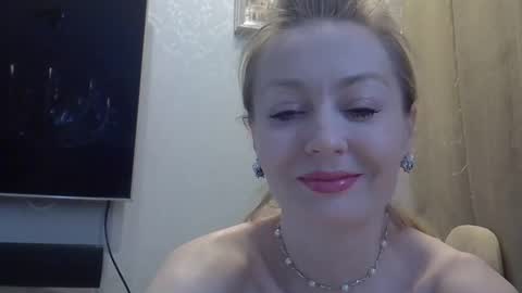 Snapshot of zarinaswift chatting on April 14, 4:51 am Zarina Swift online show from April 14, 4:51 am