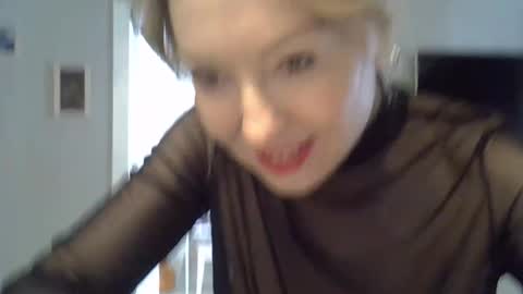Snapshot of zarinaswift chatting on April 15, 4:52 am Zarina Swift online show from April 15, 4:52 am